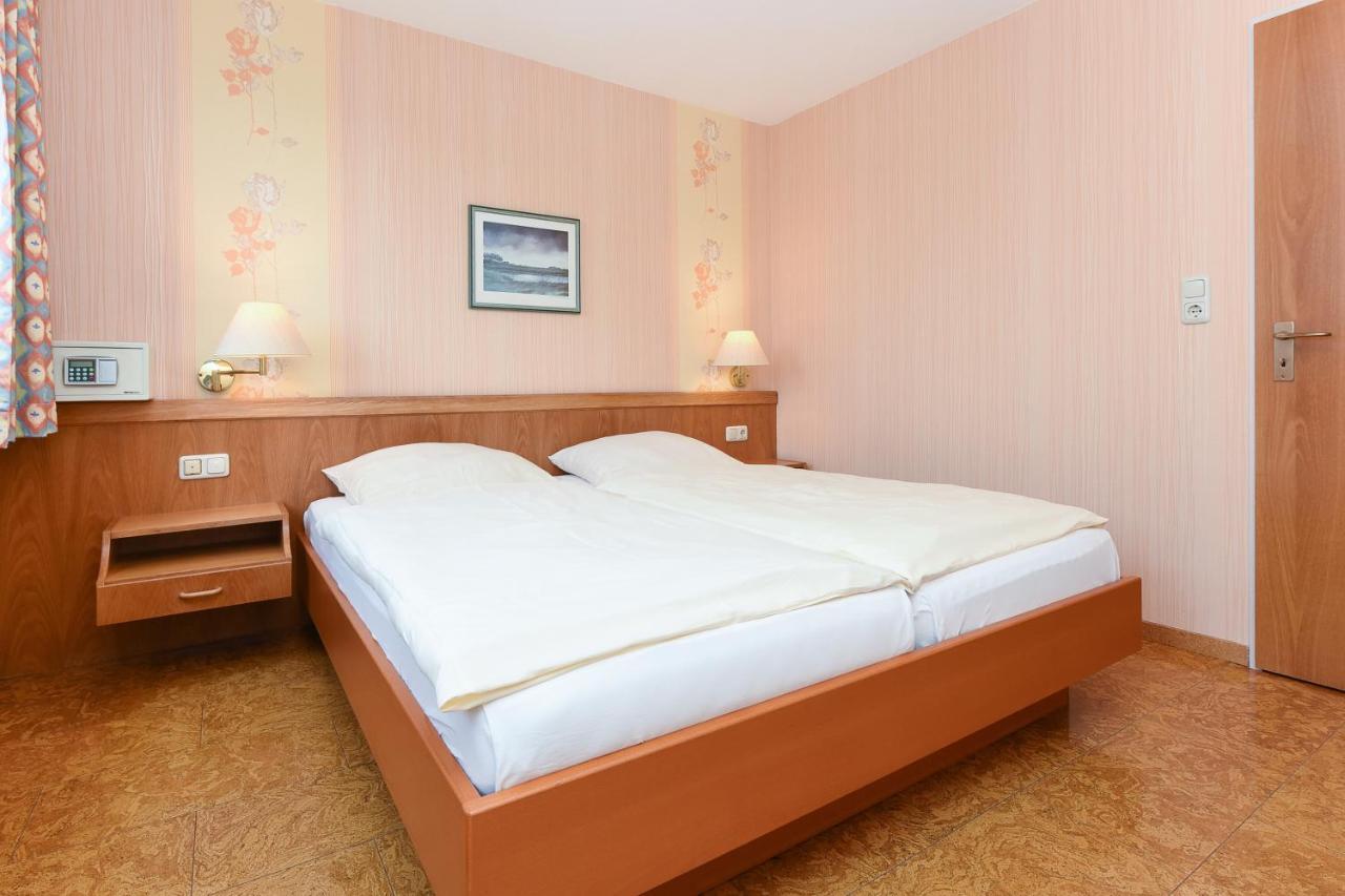 Hotel-Pension Stoertebeker Bensersiel Ngoại thất bức ảnh